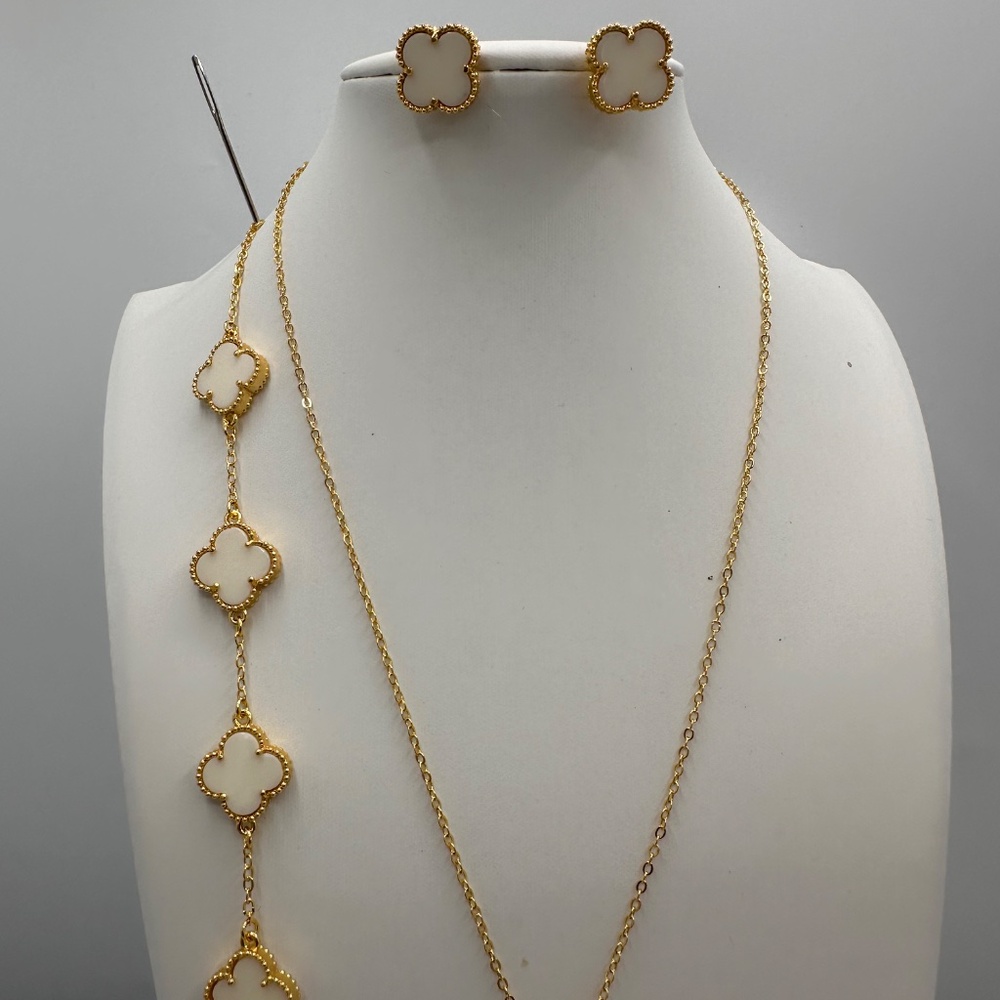 18K Gold Plated White Clover Set - Picture 5 of 8
